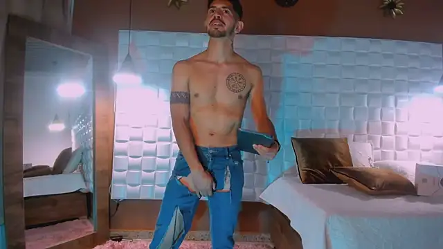 Snapshot of AlejandroStormm chatting on 02-28-25, 08:28 AlejandroStormm online show from 02-28-25, 08:28