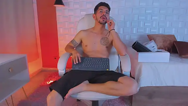 Snapshot of AlejandroStormm chatting on 03-09-25, 02:50 AlejandroStormm online show from 03-09-25, 02:50