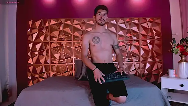 Snapshot of AlejandroStormm chatting on 03-11-25, 08:20 AlejandroStormm online show from 03-11-25, 08:20