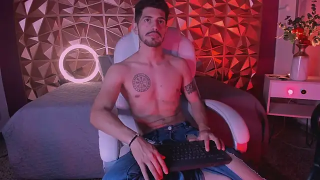 Snapshot of AlejandroStormm chatting on 03-12-25, 06:18 AlejandroStormm online show from 03-12-25, 06:18