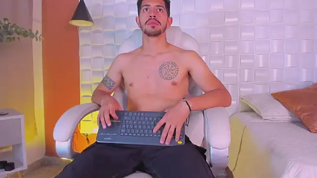 Snapshot of AlejandroStormm chatting on 03-12-25, 08:20 AlejandroStormm online show from 03-12-25, 08:20