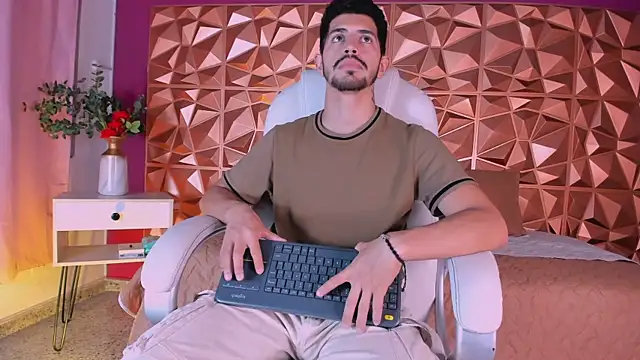 Snapshot of AlejandroStormm chatting on 03-14-25, 09:21 AlejandroStormm online show from 03-14-25, 09:21