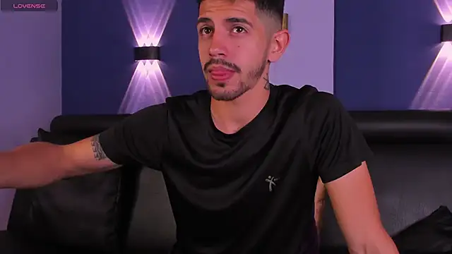 Snapshot of AlejandroStormm chatting on 10-01-25, 08:15 AlejandroStormm online show from 10-01-25, 08:15