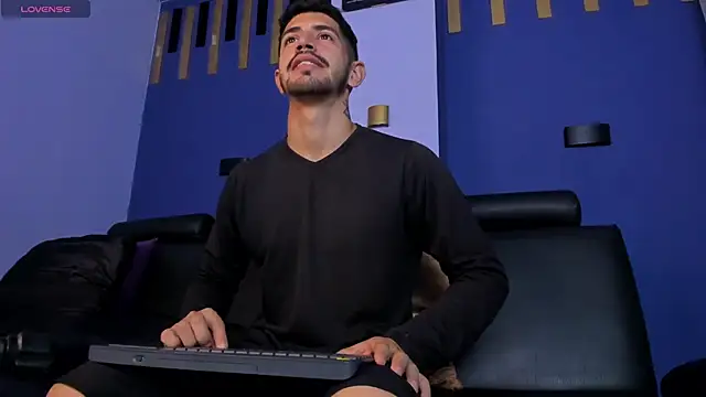 Snapshot of AlejandroStormm chatting on 10-06-25, 09:45 AlejandroStormm online show from 10-06-25, 09:45