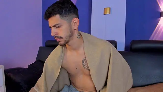 Snapshot of AlejandroStormm chatting on 10-07-25, 09:34 AlejandroStormm online show from 10-07-25, 09:34