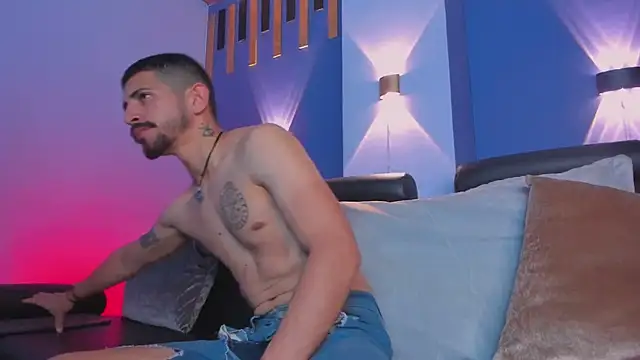 Snapshot of AlejandroStormm chatting on 10-31-25, 07:26 AlejandroStormm online show from 10-31-25, 07:26