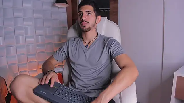 Snapshot of AlejandroStormm chatting on 11-19-25, 08:20 AlejandroStormm online show from 11-19-25, 08:20