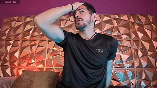 Snapshot of AlejandroStormm chatting on 12-19-25, 06:04 AlejandroStormm online show from 12-19-25, 06:04