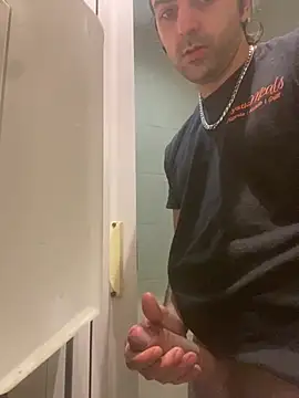 Snapshot of mikekmi21 chatting on 02-22-25, 01:02 mikekmi21 online show from 02-22-25, 01:02