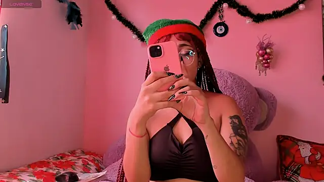 Snapshot of Maddy_Jhonsson chatting on 12-20-25, 04:47 Maddy Jhonsson online show from 12-20-25, 04:47