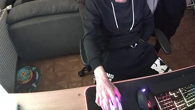 Snapshot of DerGeileLoveboy chatting on 10-23-25, 10:36 DerGeileLoveboy online show from 10-23-25, 10:36