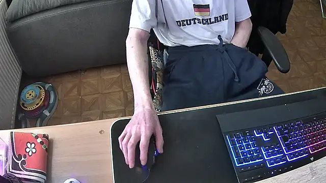 Snapshot of DerGeileLoveboy chatting on 10-30-25, 11:55 DerGeileLoveboy online show from 10-30-25, 11:55