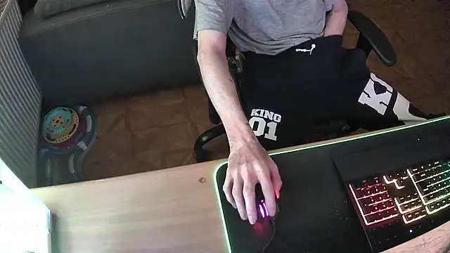 Snapshot of DerGeileLoveboy chatting on 11-18-25, 02:21 DerGeileLoveboy online show from 11-18-25, 02:21