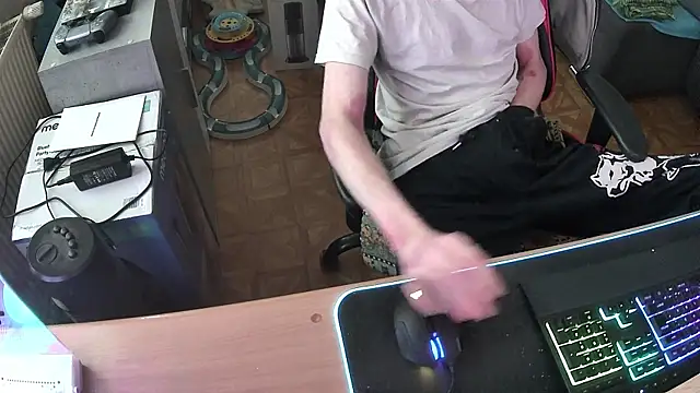 Snapshot of DerGeileLoveboy chatting on 11-21-25, 08:13 DerGeileLoveboy online show from 11-21-25, 08:13