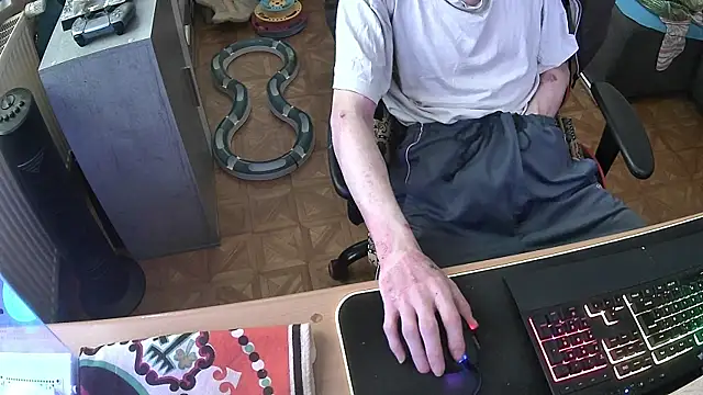 Snapshot of DerGeileLoveboy chatting on 11-27-25, 12:18 DerGeileLoveboy online show from 11-27-25, 12:18