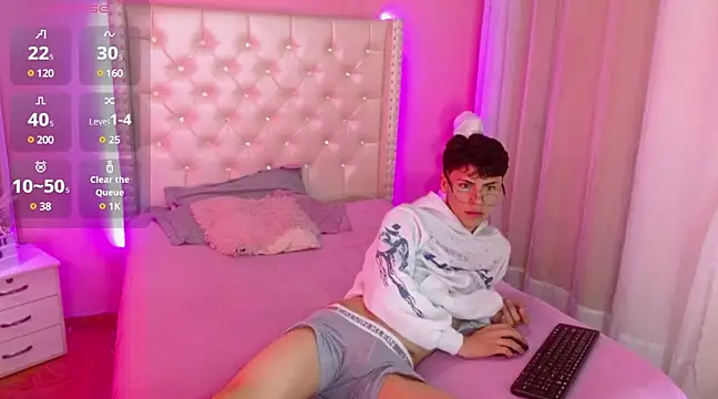 Snapshot of callum_77 chatting on 03-10-25, 09:07 callum 77 online show from 03-10-25, 09:07