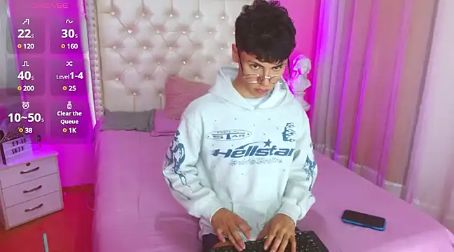 Snapshot of callum_77 chatting on 03-13-25, 03:44 callum 77 online show from 03-13-25, 03:44