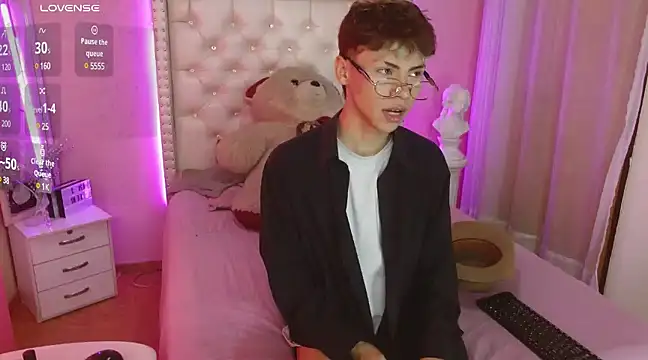 Snapshot of callum_77 chatting on 03-20-25, 08:08 callum 77 online show from 03-20-25, 08:08