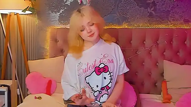 EmilyAngells online show from 04-22-26, 06:16