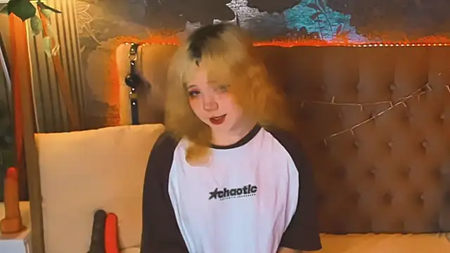 EmilyAngells online show from 05-18-26, 05:57