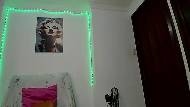 Snapshot of sindy_castro chatting on 02-11-26, 01:49 sindy castro online show from 02-11-26, 01:49