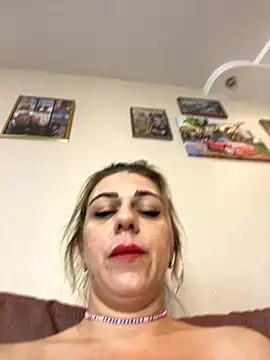 Lusi Luxary online show from 10-23-25, 06:13