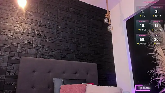 Maite Smith  online show from 11-14-25, 04:22