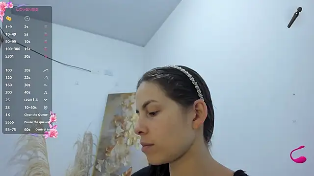 Snapshot of jessyegoldenn chatting on 10-31-25, 04:19 jessyegoldenn online show from 10-31-25, 04:19