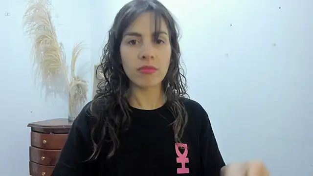 Snapshot of jessyegoldenn chatting on 01-16-26, 06:34 jessyegoldenn online show from 01-16-26, 06:34