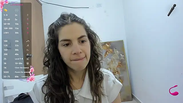 Snapshot of jessyegoldenn chatting on 02-15-26, 09:22 jessyegoldenn online show from 02-15-26, 09:22