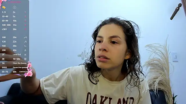 Snapshot of jessyegoldenn chatting on 05-13-26, 04:37 jessyegoldenn online show from 05-13-26, 04:37