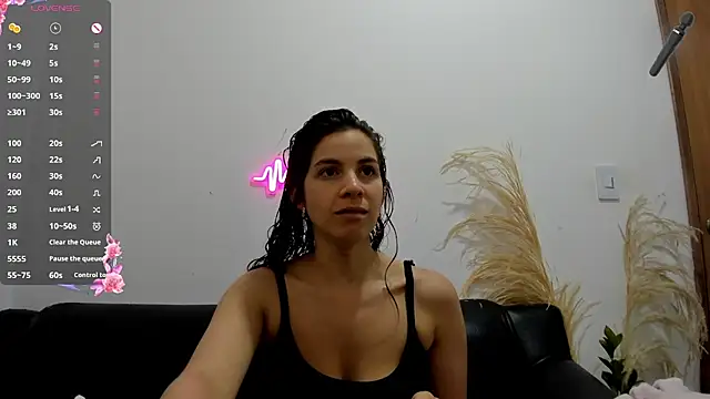 Snapshot of jessyegoldenn chatting on 06-06-26, 04:55 jessyegoldenn online show from 06-06-26, 04:55