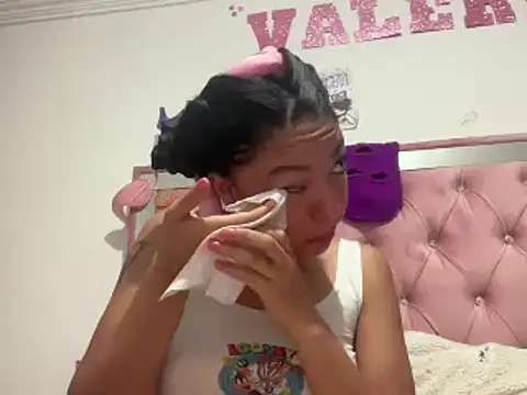 Snapshot of hellokitty__valery chatting on 02-26-25, 06:26 hellokitty valery online show from 02-26-25, 06:26