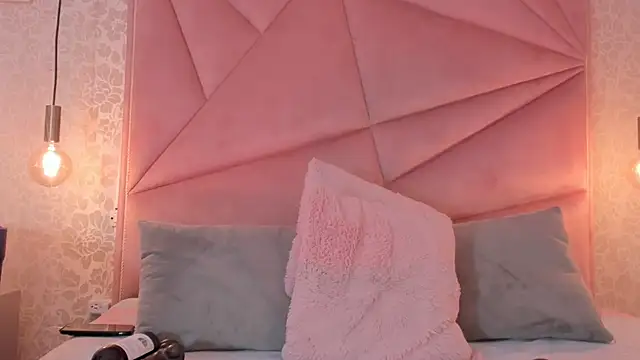 SalomeHills   online show from 03-04-25, 04:41