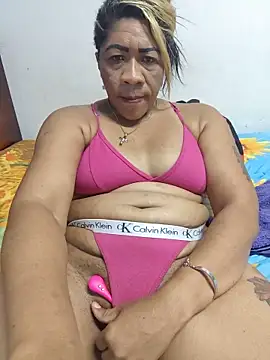 Snapshot of Tocameamor chatting on 05-16-26, 02:41 Tocameamor online show from 05-16-26, 02:41