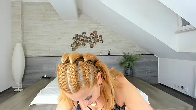 Jullia MILF online show from 02-24-25, 07:41