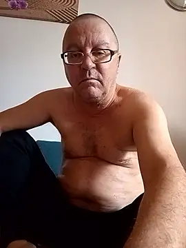 Snapshot of Vali1969 chatting on 01-18-26, 12:42 Vali1969 online show from 01-18-26, 12:42