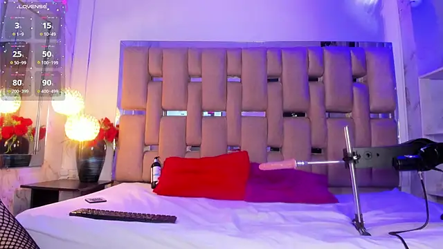 Snapshot of ValentinoMoreti chatting on 03-15-25, 04:57 ValentinoMoreti online show from 03-15-25, 04:57