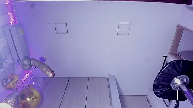 Snapshot of ValentinoMoreti chatting on 12-17-25, 05:35 ValentinoMoreti online show from 12-17-25, 05:35