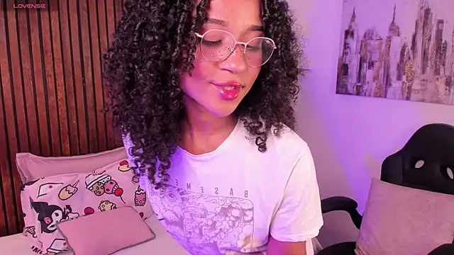 Snapshot of Layla_Clarke chatting on 09-18-25, 07:49 Layla Clarke online show from 09-18-25, 07:49