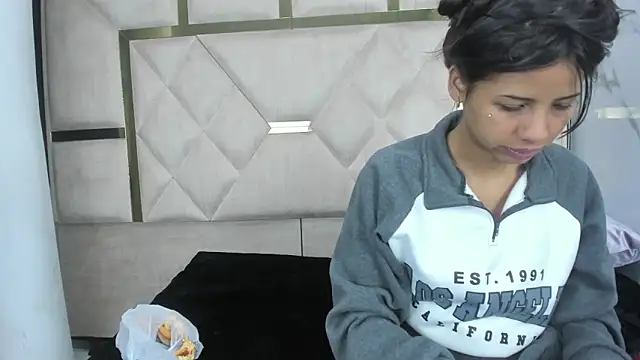 Kendall 6669 online show from 01-06-26, 03:38