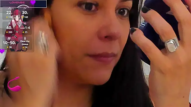 Snapshot of isabellarous- chatting on 06-09-26, 11:11 isabellarous- online show from 06-09-26, 11:11