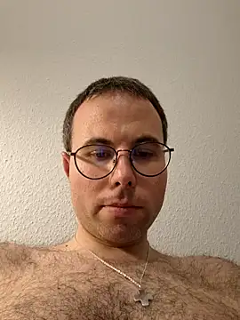 Snapshot of Simonudist chatting on 12-18-25, 08:59 Simonudist online show from 12-18-25, 08:59