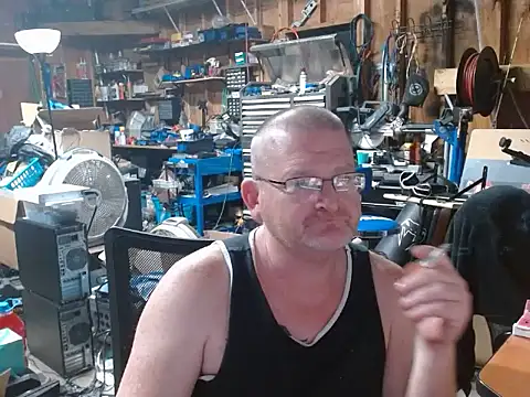 Randomoldguy615 online show from 10-09-25, 12:41