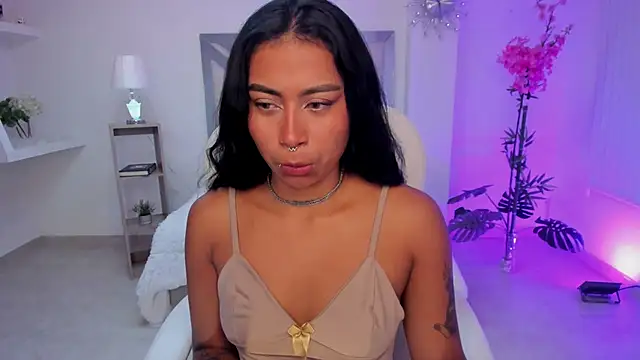 Snapshot of Ivyy_Moon_ chatting on 03-11-25, 03:05 Ivyy Moon online show from 03-11-25, 03:05