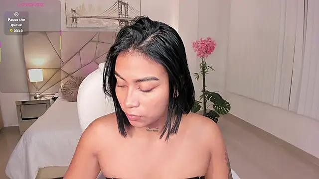 Snapshot of Ivyy_Moon_ chatting on 12-16-25, 01:21 Ivyy Moon online show from 12-16-25, 01:21