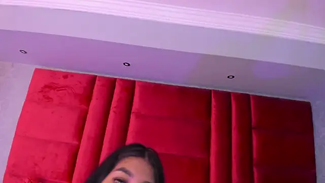 Snapshot of AnnieGibbyns chatting on 05-15-26, 01:18 AnnieGibbyns online show from 05-15-26, 01:18