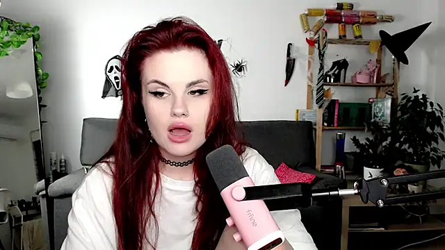 Della Ideal online show from 10-22-25, 05:02