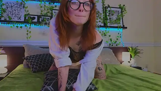 Snapshot of AliceTempt chatting on 03-15-25, 05:04 AliceTempt online show from 03-15-25, 05:04