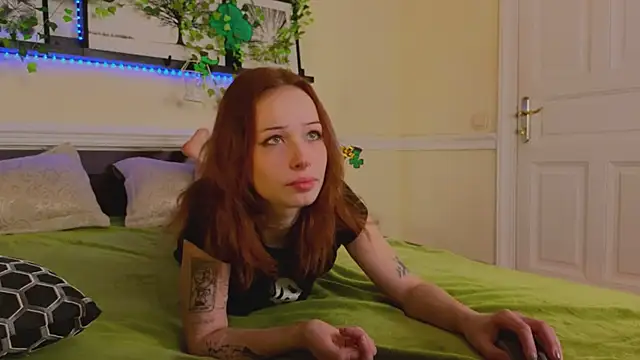 Snapshot of AliceTempt chatting on 03-17-25, 01:29 AliceTempt online show from 03-17-25, 01:29